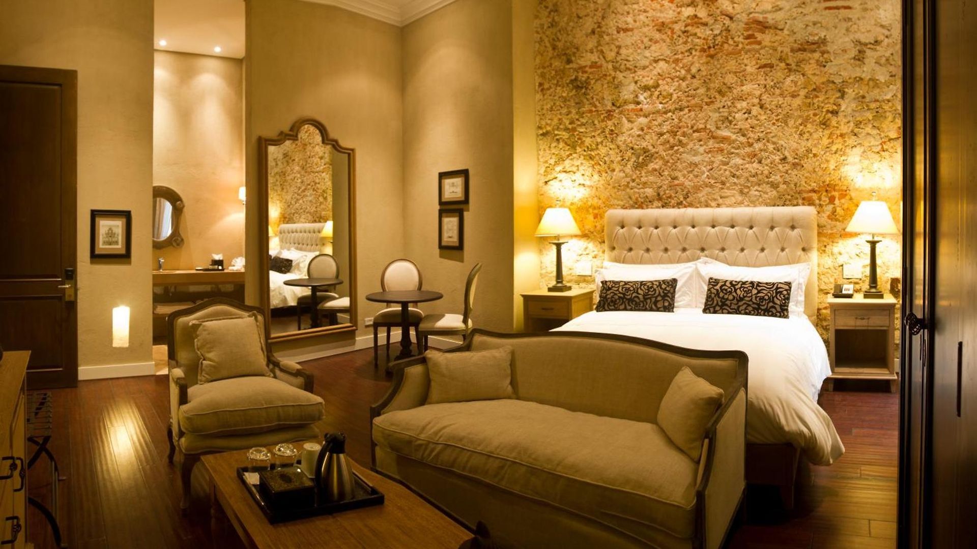 Hotel Bastión Luxury 5*