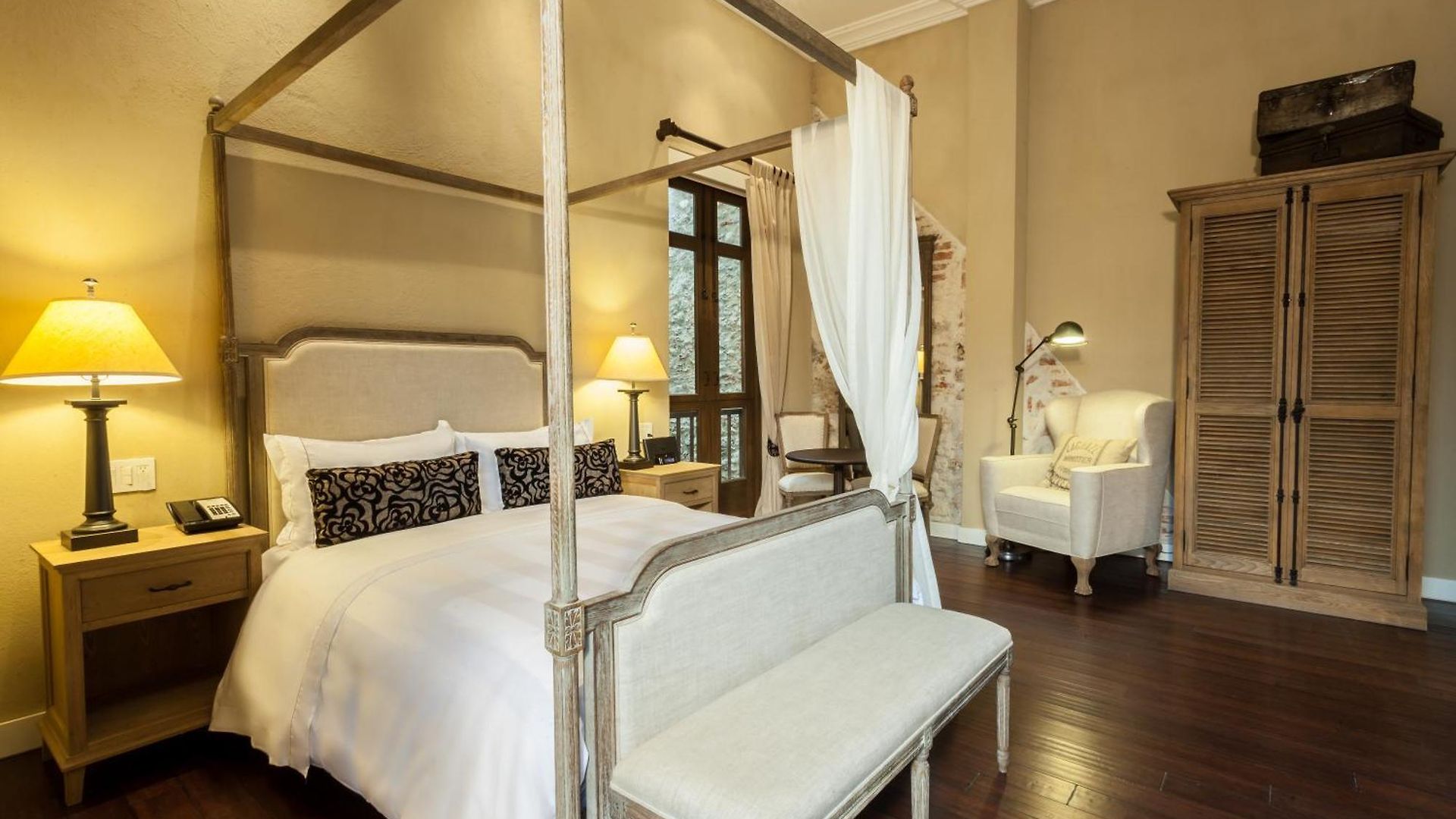 Bastión Luxury Hotel 5*